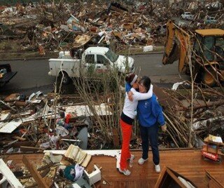 Обама призвал американцев оказать помощь пострадавшим от торнадо