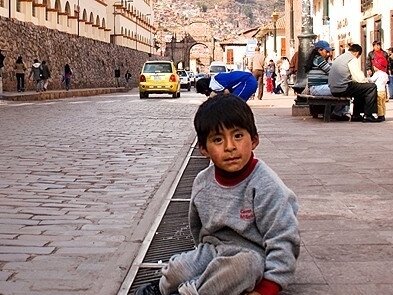 В Перу 90 школьников отравились в столовой, трое умерли