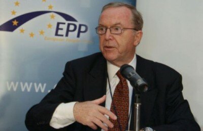 ЕНП требует прекратить с Украиной переговоры об ассоциации