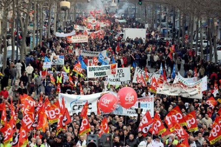 До 270 тысяч человек вышли демонстрации во Франции