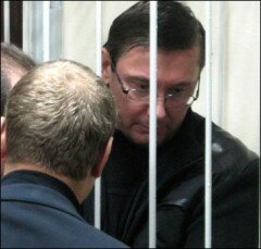 Янукович решил держать оппозицию в СИЗО