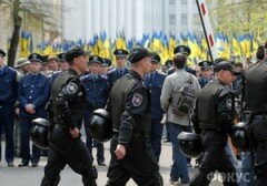 Сторонники и противники Януковича встретились на Банковой