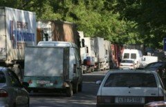 Из-за Януковича на 5 часов перекрыли международную магистраль