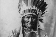 Племя американских индейцев-апачей потребовало от президента США принести извинения