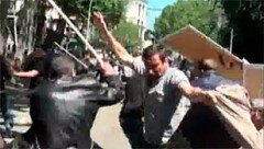 Участники революции в Тбилиси устроили рукопашный бой