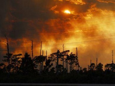 Большой природный пожар распостраняется в Техасе